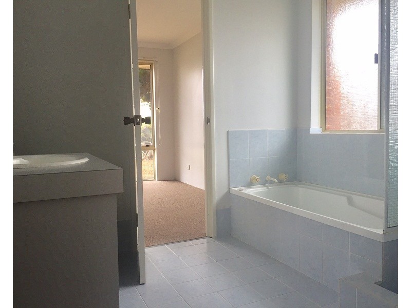 1/7 Greenlea Crescent, Warnbro WA 6169