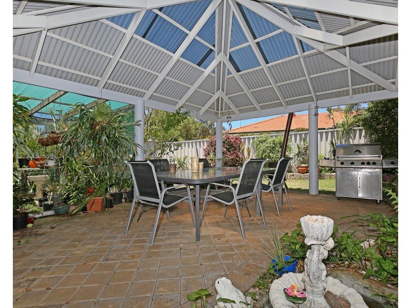 8 Muntries Place, Halls Head WA 6210
