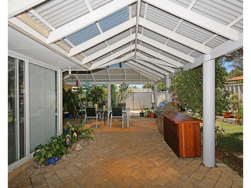 8 Muntries Place, Halls Head WA 6210