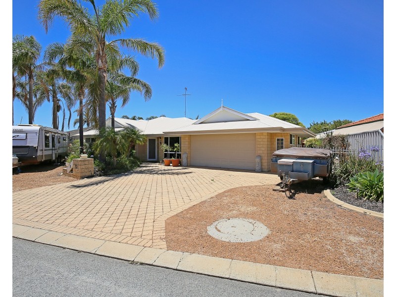 8 Muntries Place, Halls Head WA 6210
