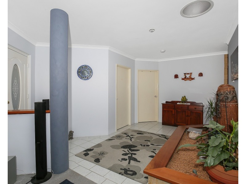 8 Muntries Place, Halls Head WA 6210