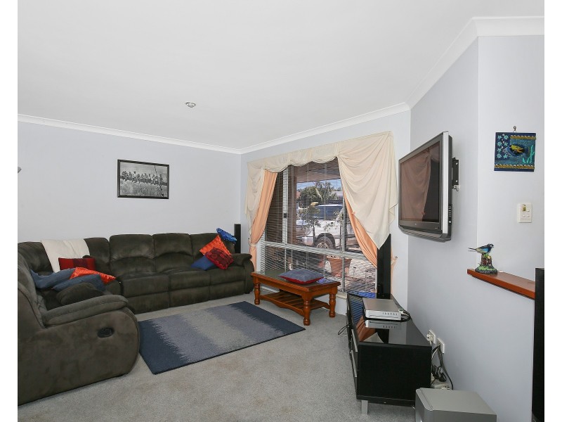 8 Muntries Place, Halls Head WA 6210