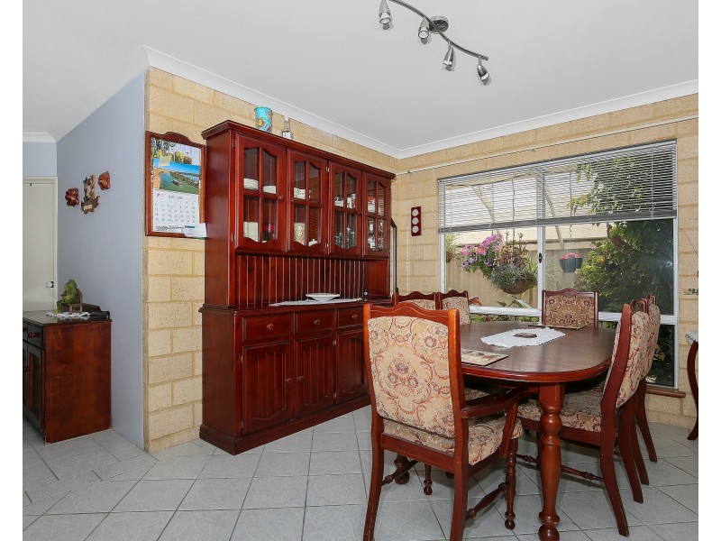 8 Muntries Place, Halls Head WA 6210