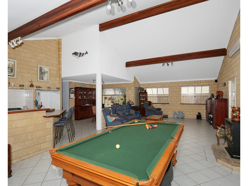 8 Muntries Place, Halls Head WA 6210