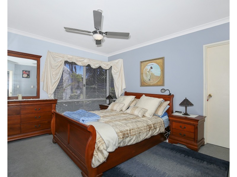 8 Muntries Place, Halls Head WA 6210