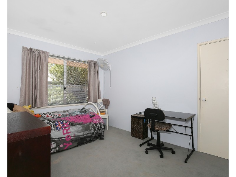 8 Muntries Place, Halls Head WA 6210