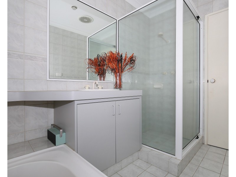 8 Muntries Place, Halls Head WA 6210