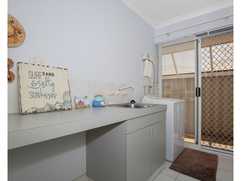 8 Muntries Place, Halls Head WA 6210