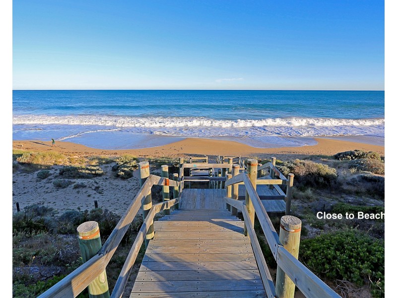8 Muntries Place, Halls Head WA 6210