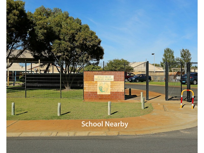 8 Muntries Place, Halls Head WA 6210