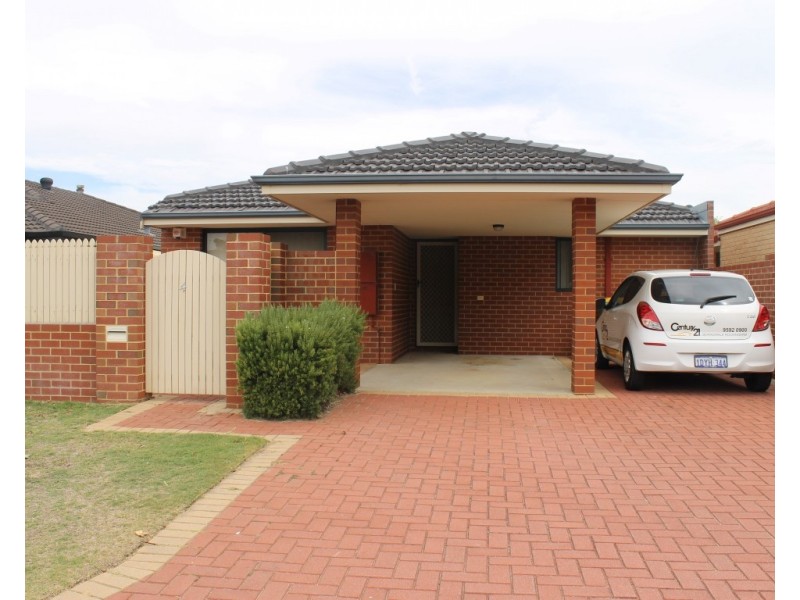 4 Pamplona Boulevard, Port Kennedy WA 6172