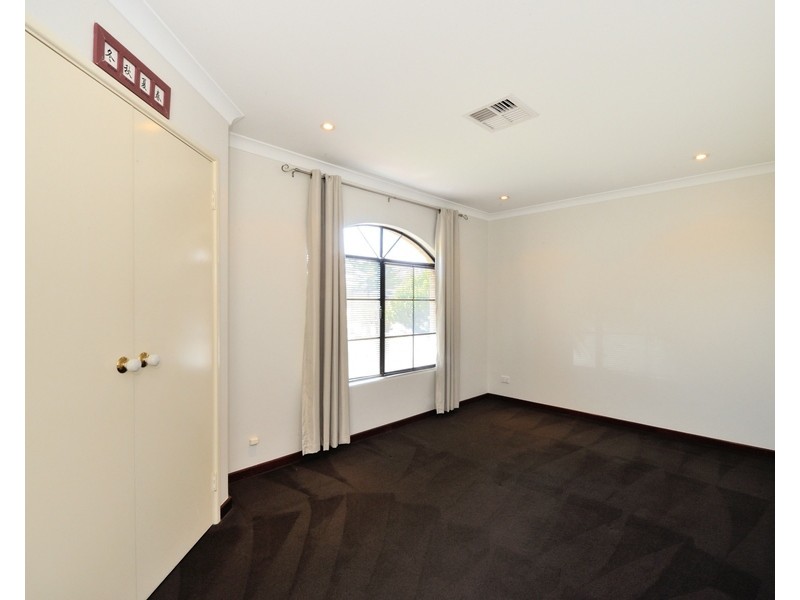 170  Grand Ocean Boulevard, Port Kennedy WA 6172