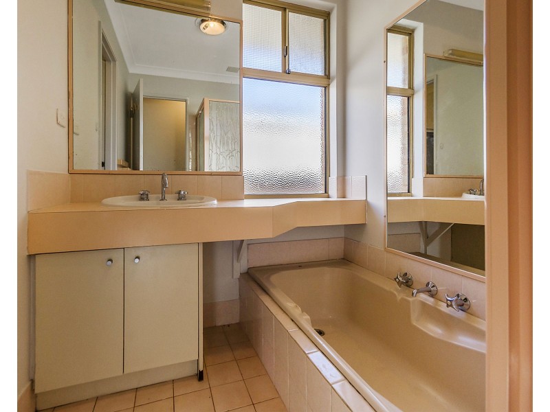 44 Rand Avenue, Waikiki WA 6169