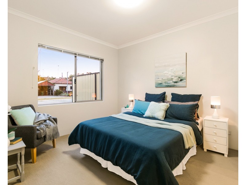 10 Roe Street, Rockingham WA 6168