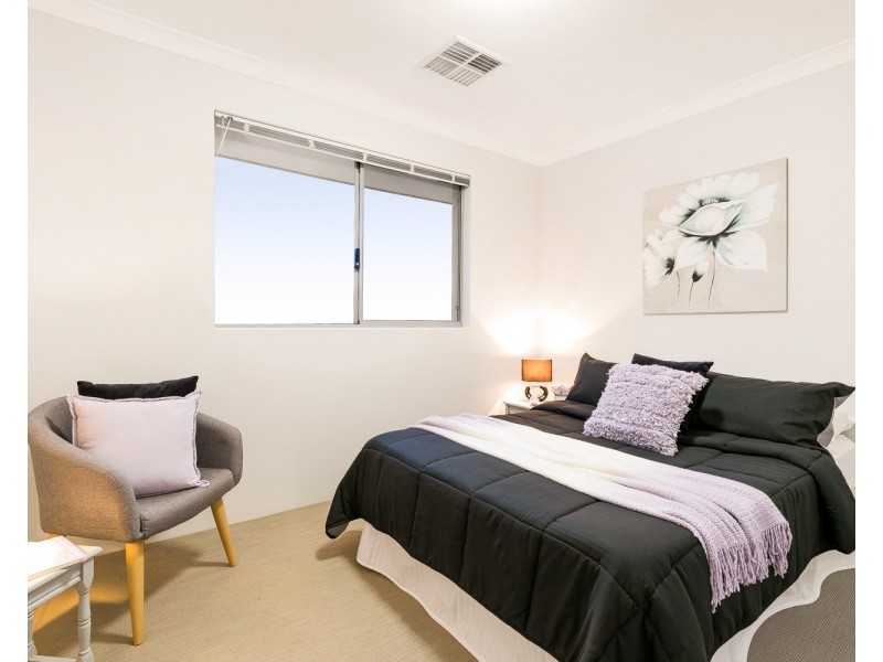 10 Roe Street, Rockingham WA 6168