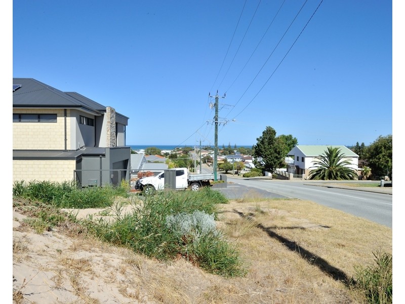 82 Crystaluna Drive, Golden Bay WA 6174