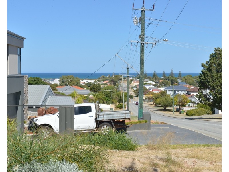 82 Crystaluna Drive, Golden Bay WA 6174
