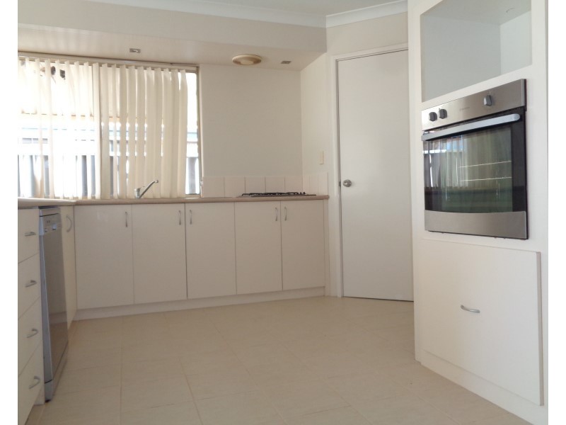 8 Montoro Drive, Port Kennedy WA 6172