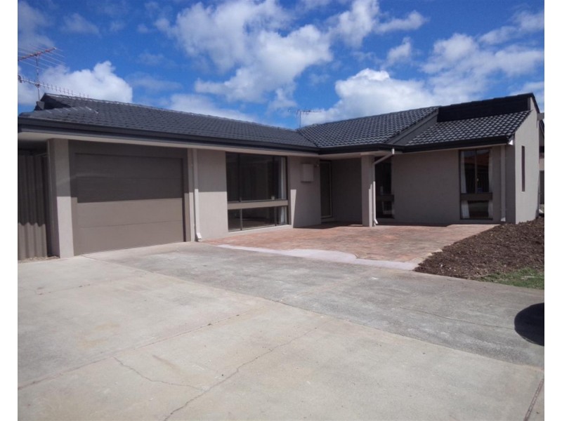 4 Jamaican Road, Safety Bay WA 6169