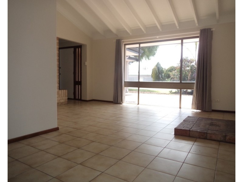 4 Jamaican Road, Safety Bay WA 6169