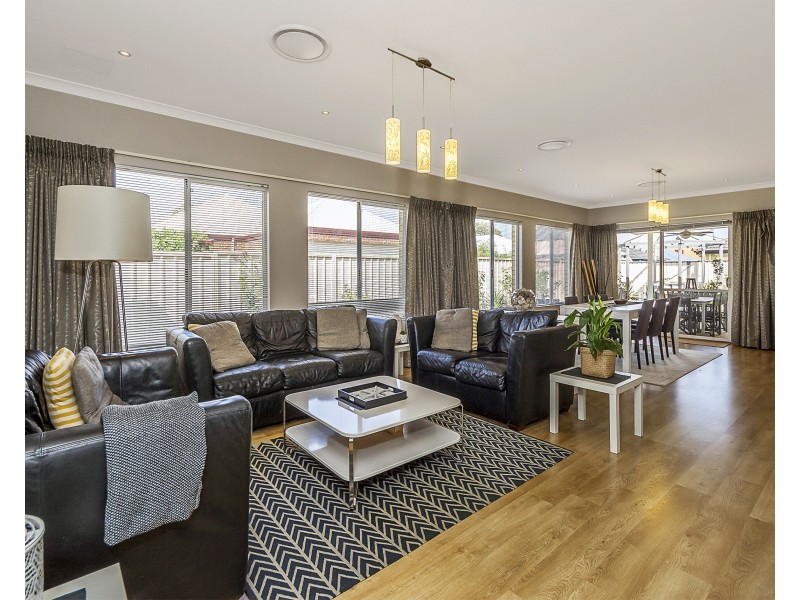 6 Jubata Gardens, Dudley Park WA 6210