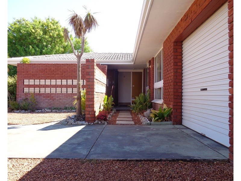 21 Waikiki Road, Safety Bay WA 6169