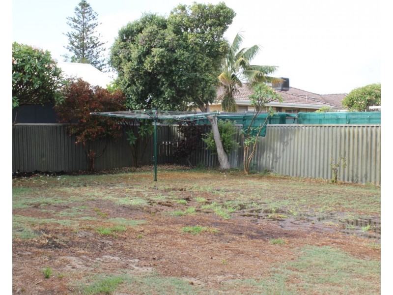 21 Waikiki Road, Safety Bay WA 6169