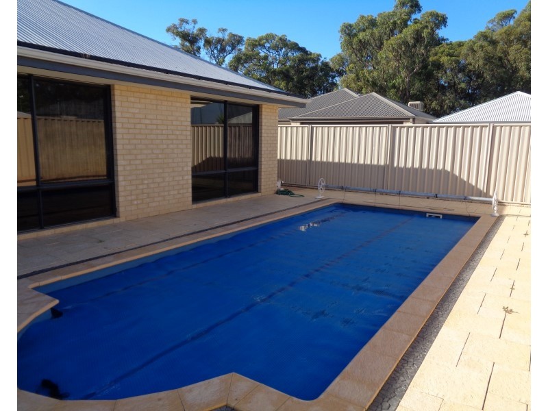 40 Claiborne Road, Secret Harbour WA 6173