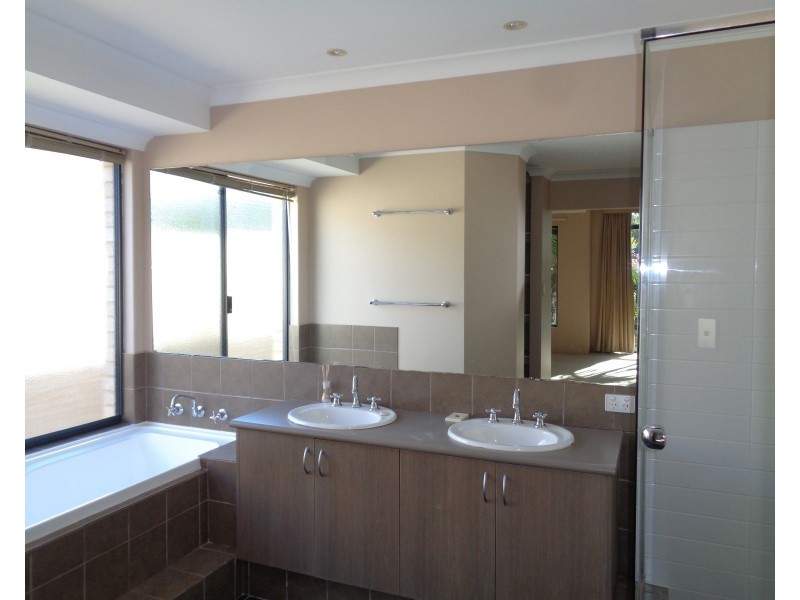 40 Claiborne Road, Secret Harbour WA 6173