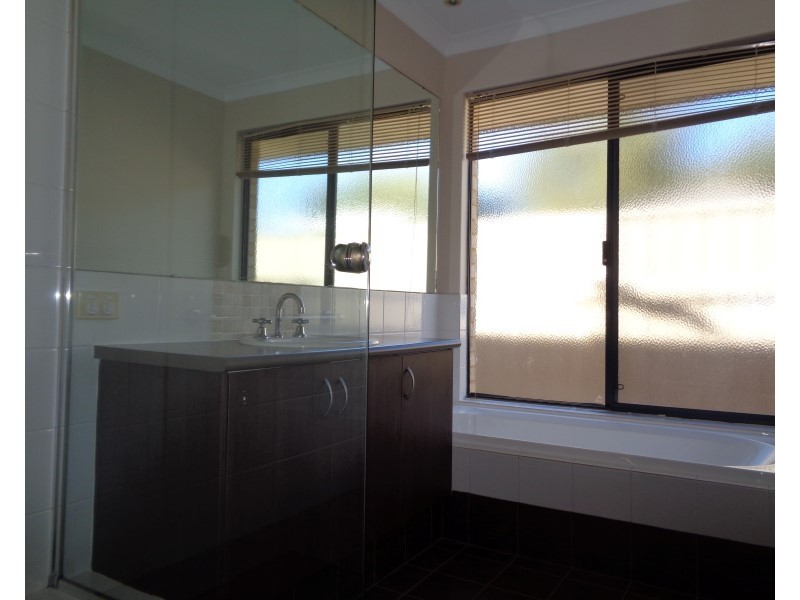 40 Claiborne Road, Secret Harbour WA 6173