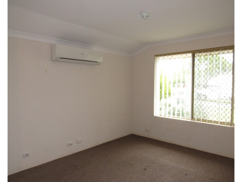 8 Fox Close, Waikiki WA 6169