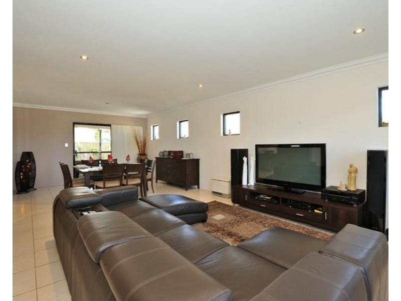 10D Parkin Street, Rockingham WA 6168