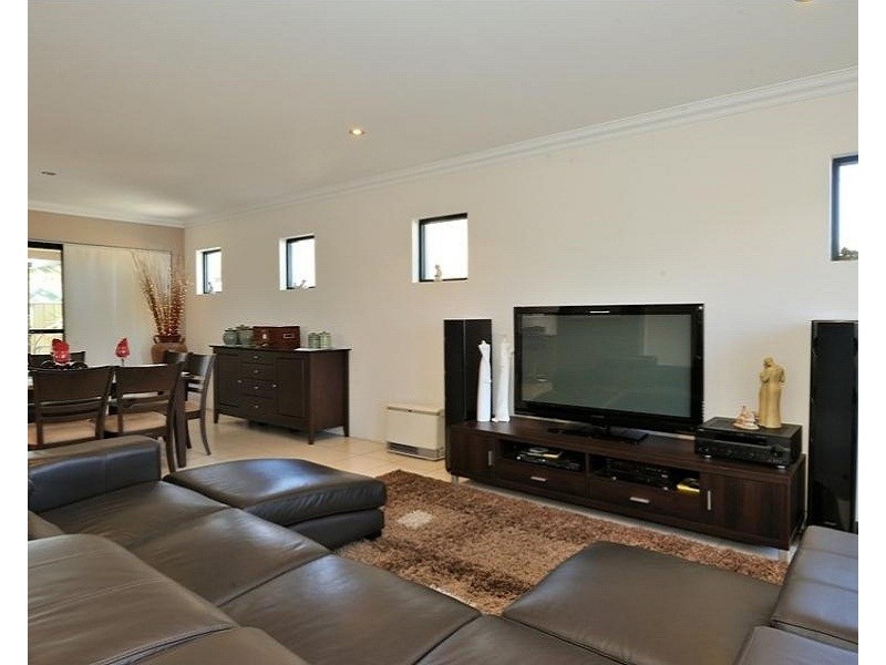 10D Parkin Street, Rockingham WA 6168