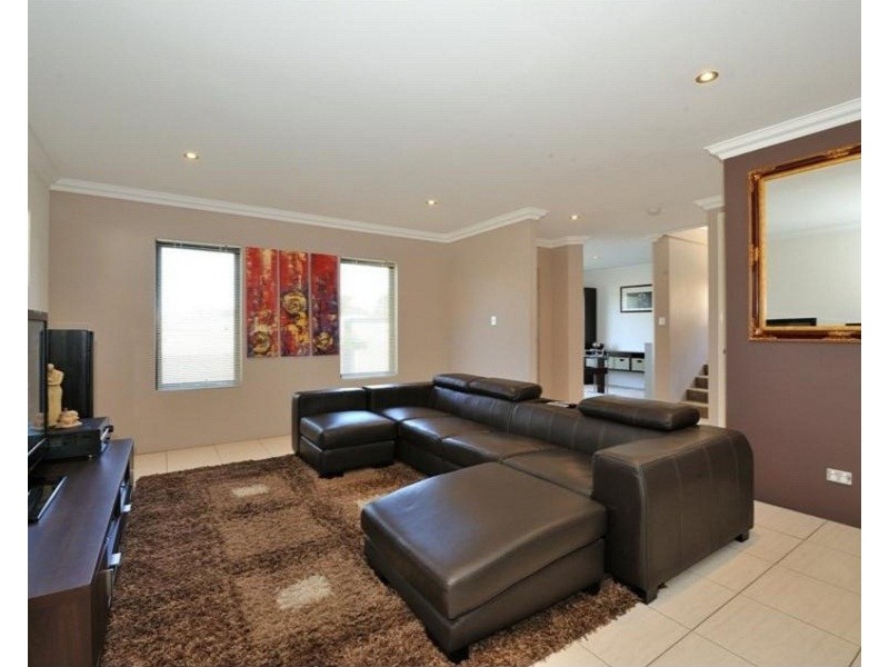 10D Parkin Street, Rockingham WA 6168