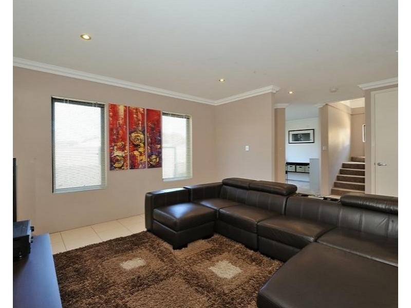 10D Parkin Street, Rockingham WA 6168