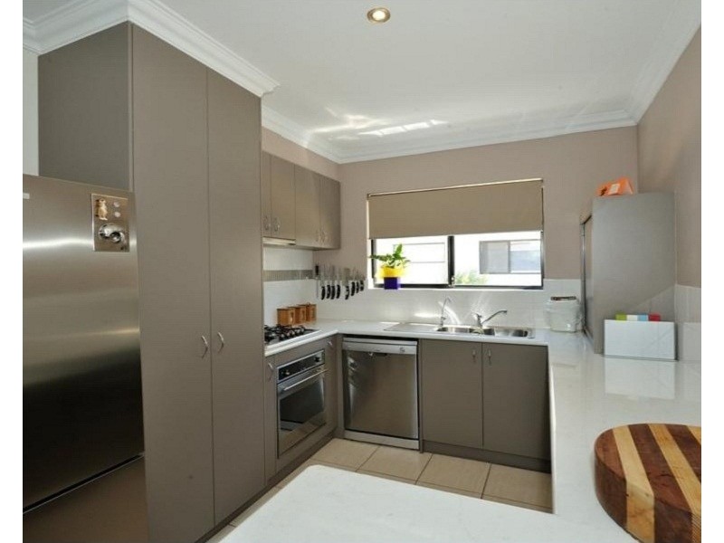 10D Parkin Street, Rockingham WA 6168