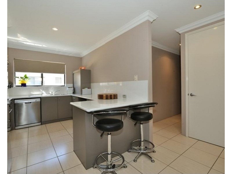 10D Parkin Street, Rockingham WA 6168