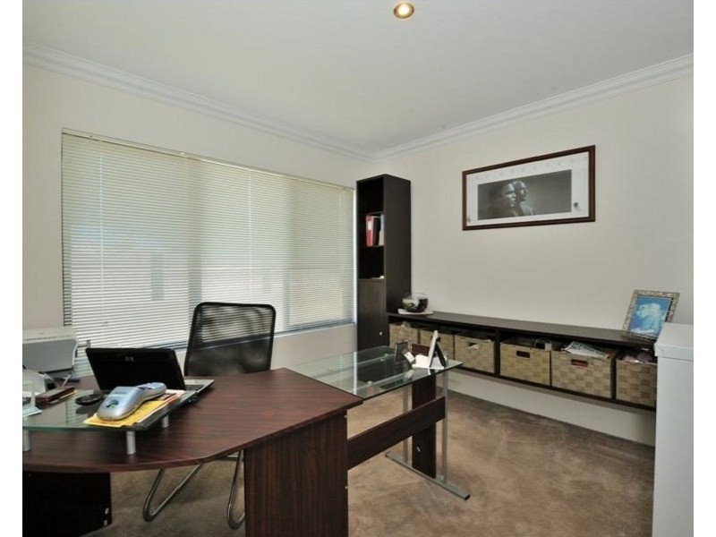 10D Parkin Street, Rockingham WA 6168