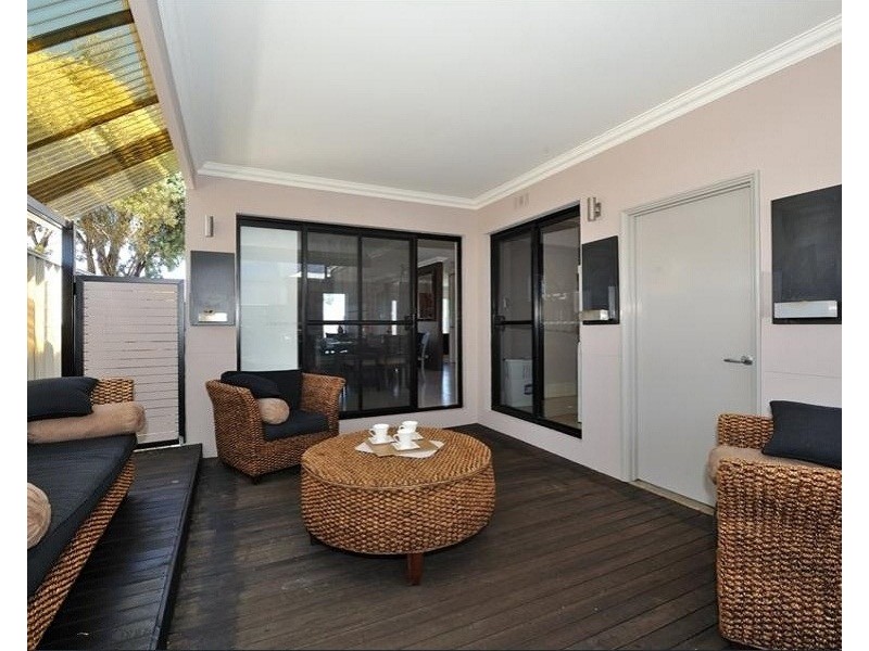 10D Parkin Street, Rockingham WA 6168