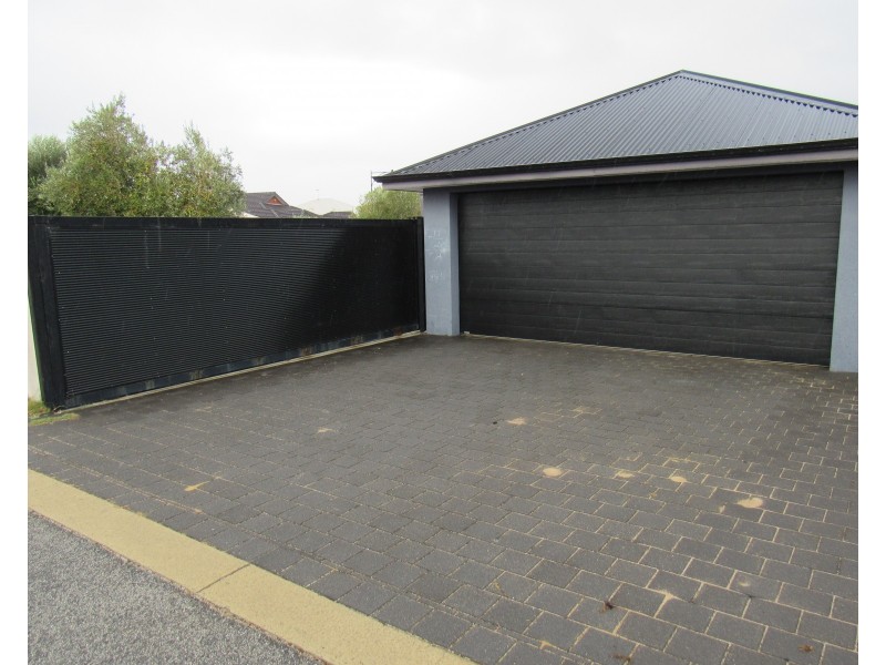 2 Valheru Avenue, Rockingham WA 6168