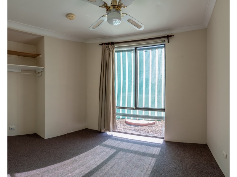 8 Knowle Way, Warnbro WA 6169