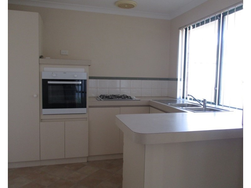 4/10 Nabberu Loop, Cooloongup WA 6168