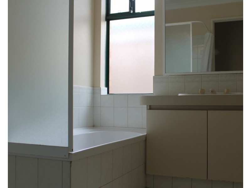 4/10 Nabberu Loop, Cooloongup WA 6168