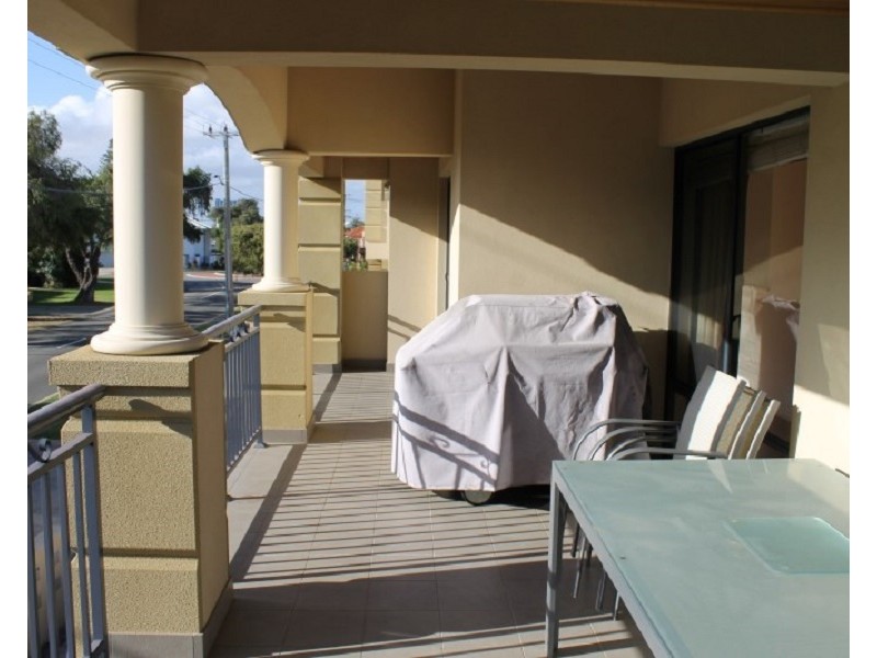 8/111 Kent Street, Rockingham WA 6168