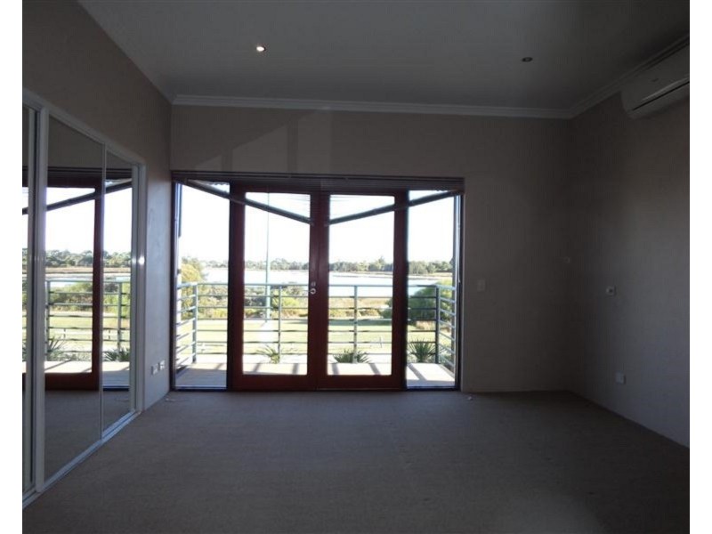 19/20 Lake Street, Rockingham WA 6168