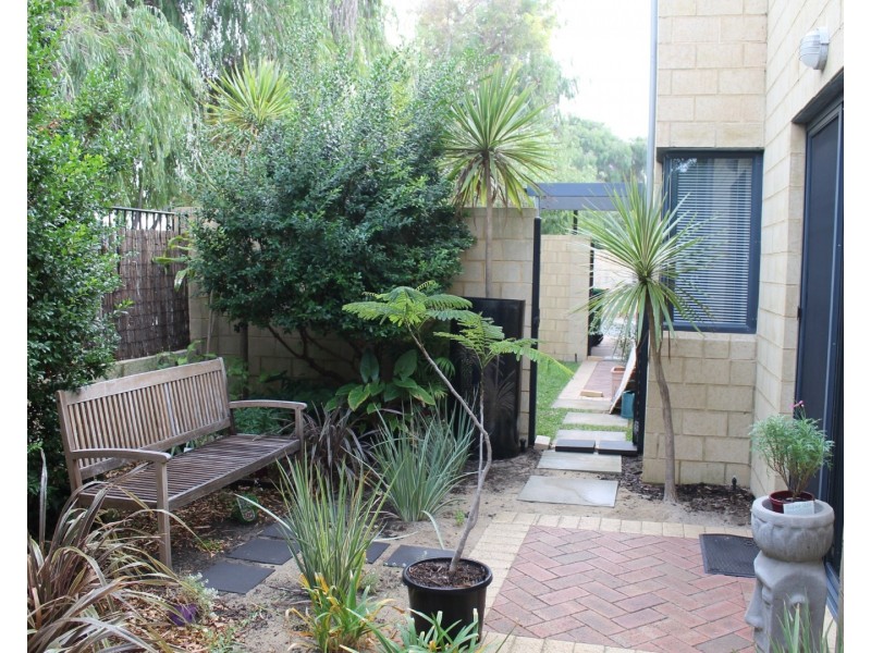 19/20 Lake Street, Rockingham WA 6168