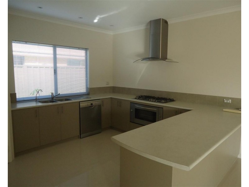 16 Johanna Way, Secret Harbour WA 6173