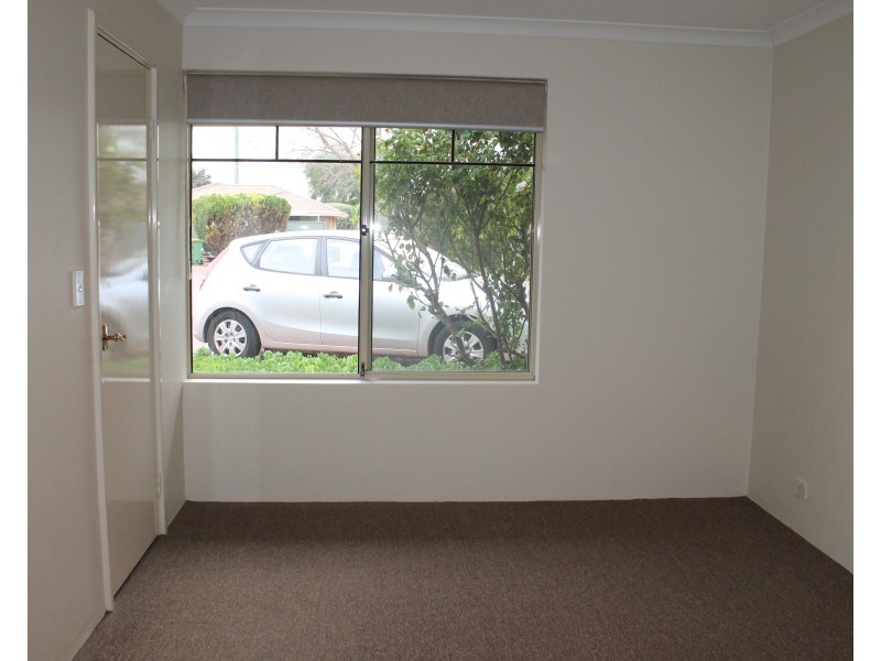 8/4 Dowling Street, Rockingham WA 6168