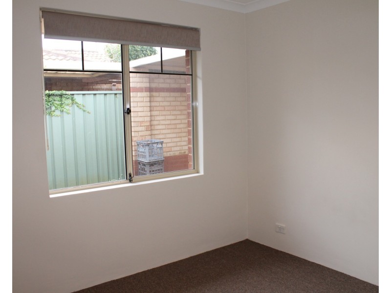 8/4 Dowling Street, Rockingham WA 6168