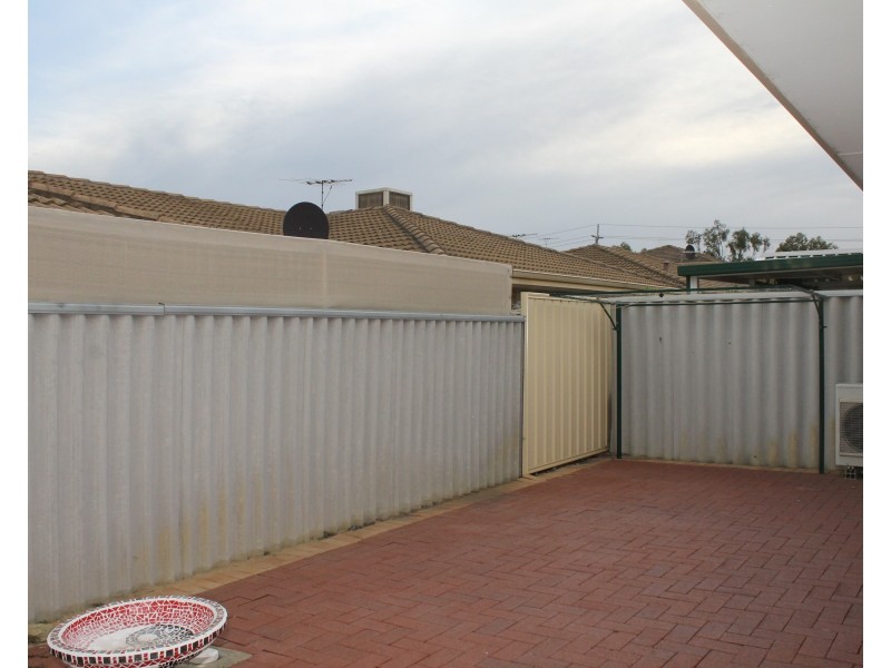 8/4 Dowling Street, Rockingham WA 6168